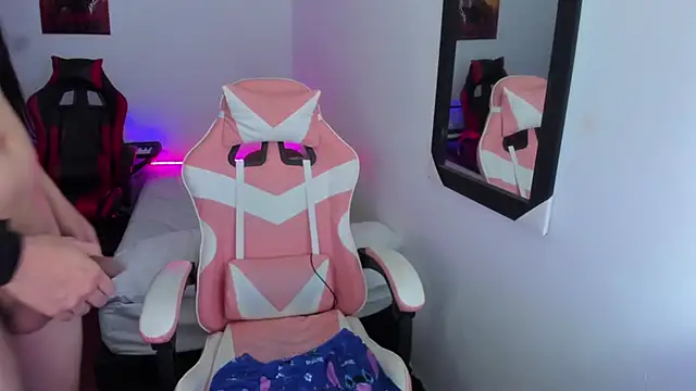 jessi_and_boy's cam snapshot