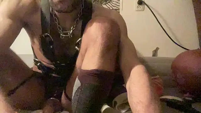 P4RtYBOII92 live sex cam
