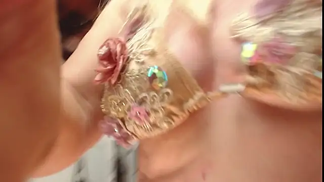 lucy_belle_bm's cam snapshot