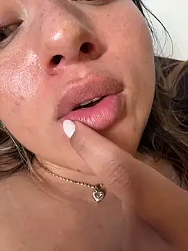 IamDennis's cam snapshot