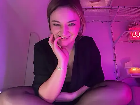 Velvetwitch87 live sex cam