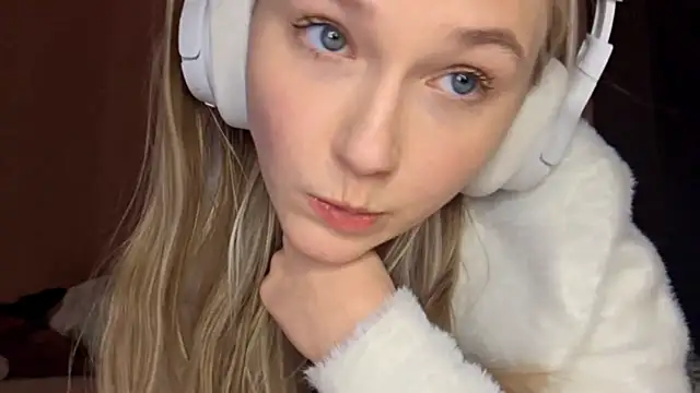 KarinRobertson's cam snapshot