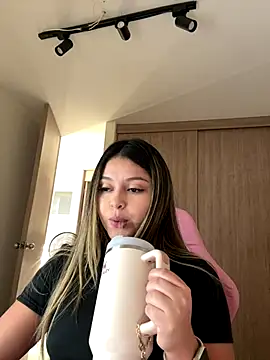 lunablossom_'s cam snapshot