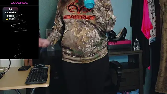 TreeJeanne's cam snapshot