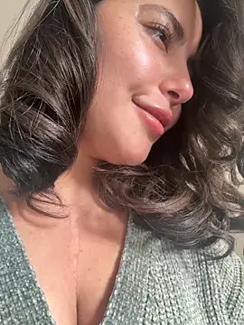 sukhakunis1 live sex cam