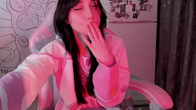 Holy420lolii's cam snapshot