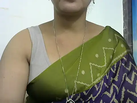 reshmika_reddy's cam snapshot