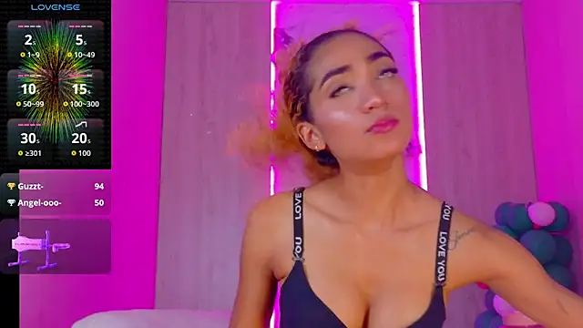 Charlotte_Love10's cam snapshot