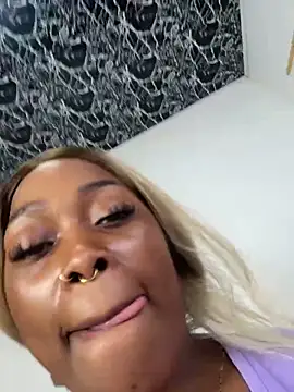 Lilybaudinx96 live sex cam