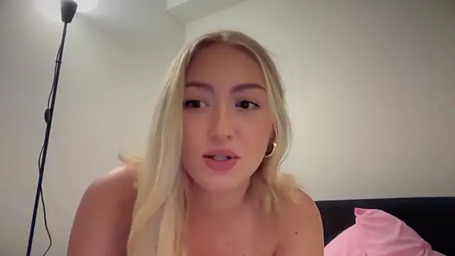 Kitty_Swetty live sex cam