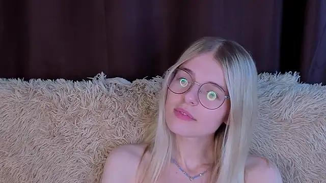 MonicaShiny live sex cam