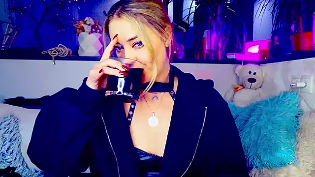 _JuliaSpace_'s cam snapshot