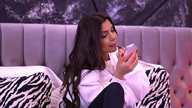 NicoleCellini live sex cam