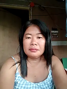 Lovelywoman43 live sex cam