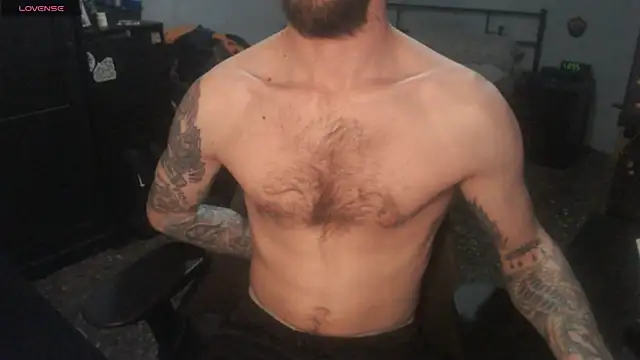 SexxxyLouis live sex cam