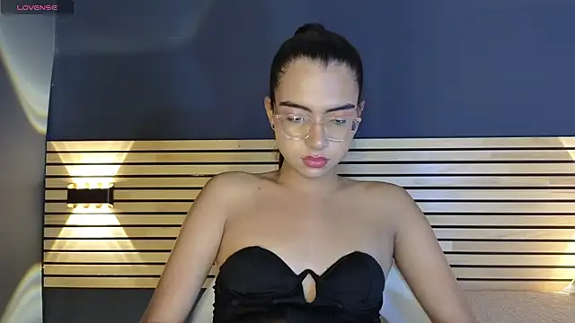 sara_saenz99 live sex cam