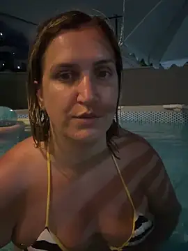 Bia_sexynovaes live sex cam