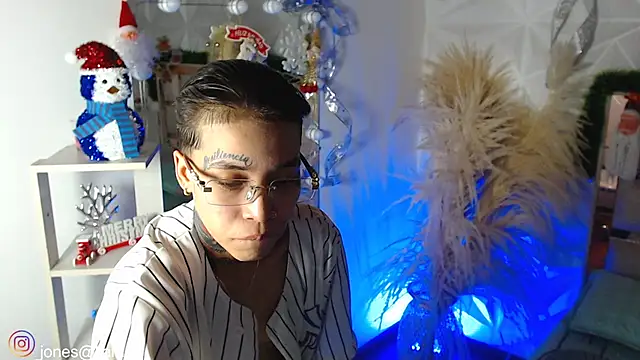 Jonesliam23's cam snapshot