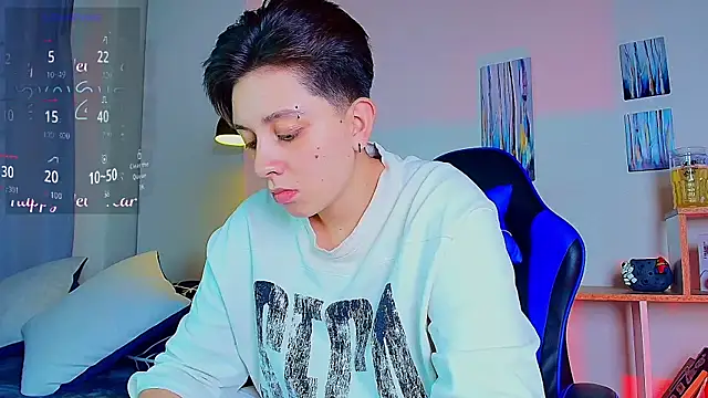 Aronmiller_ofi's cam snapshot