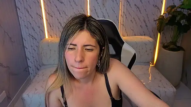 Phoebe_Tx's cam snapshot