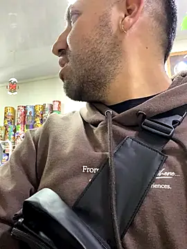 JuanZapata33 live sex cam