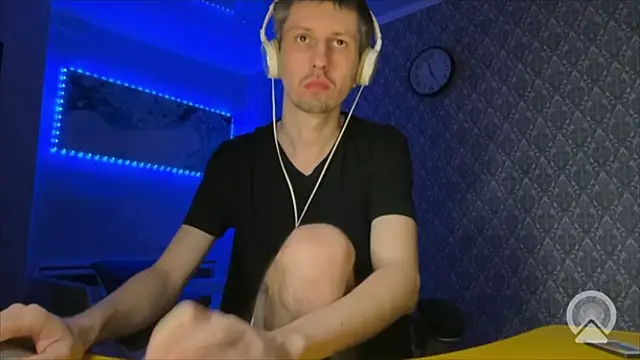 Aki-Laky live sex cam