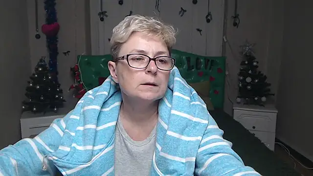 EmiliaGree live sex cam