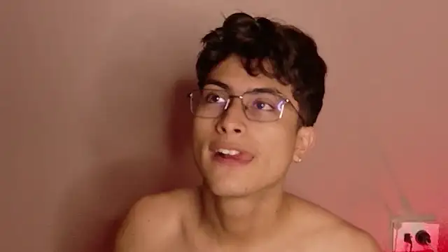 Aaron_Eze's cam snapshot