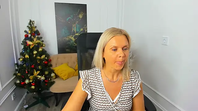 AgathaKlouin live sex cam