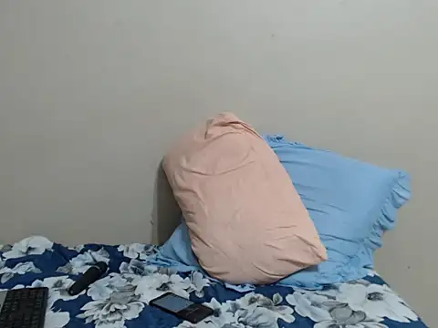 SexyLipss_'s cam snapshot