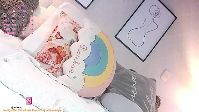 adara_le's cam snapshot