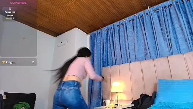 x_milu's cam snapshot