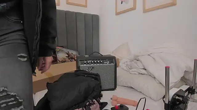 Alice_Dickinssonn live sex cam