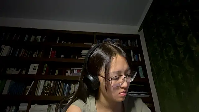 LinaClous live sex cam