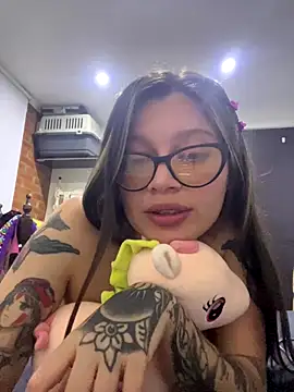 KoraSweett live sex cam
