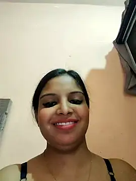 Maahhii_2 live sex cam