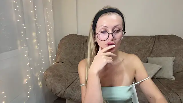 Carolin_Hunter's cam snapshot