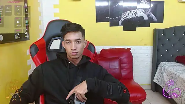 jose_sexycumm live sex cam