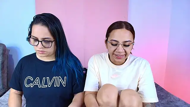 Jules_n_Gia live sex cam