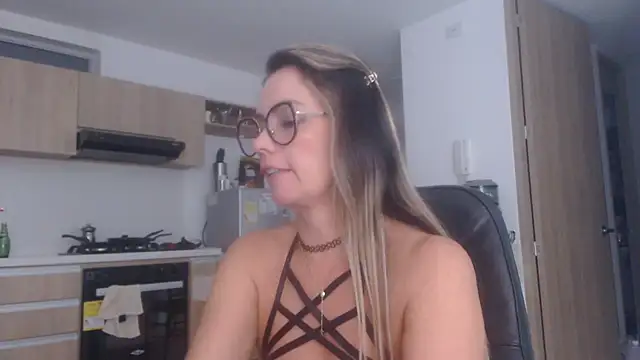 LovePaula live sex cam