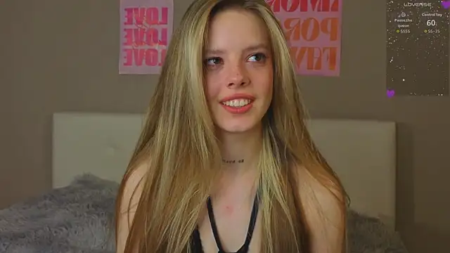 TiffinyMergist live sex cam