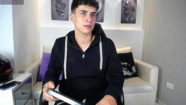 AdrianRinaldi live sex cam