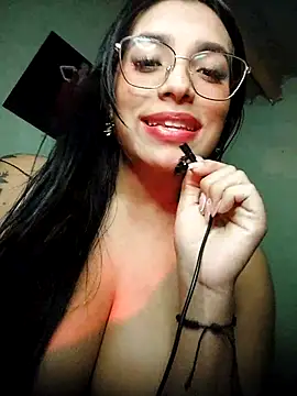 Linda_Saenz_'s cam snapshot