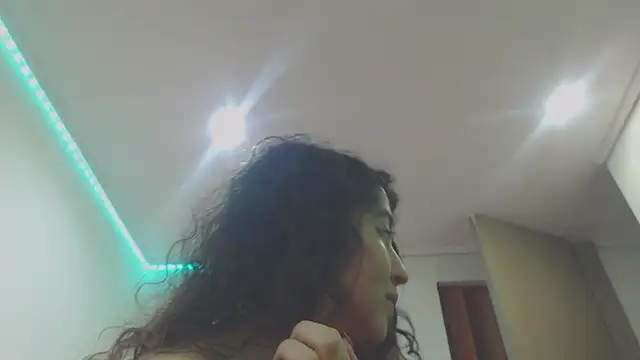 OldManAndGirlishLady live sex cam