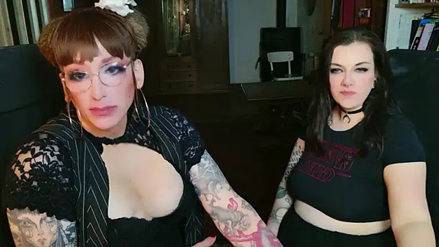 MaxiEmily live sex cam