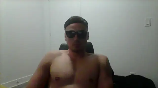 fit_guy_hot's cam snapshot