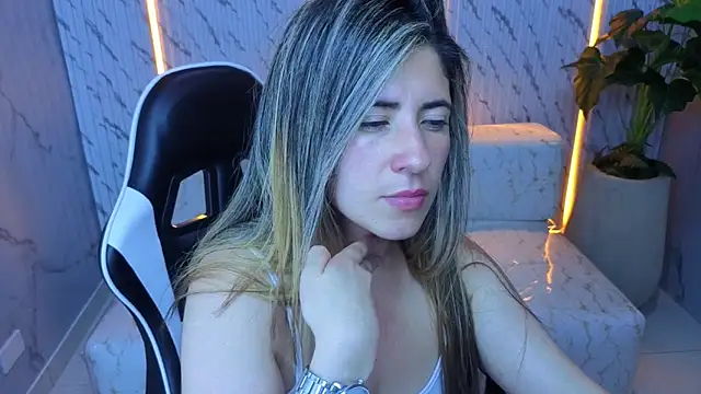 Phoebe_Tx's cam snapshot