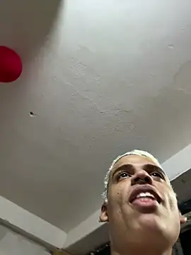 MrLeoLatino live sex cam