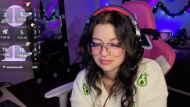 larah_uwu live sex cam