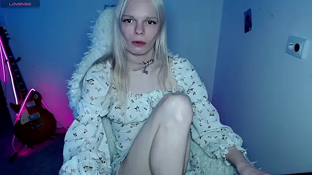 Emily_Nyaffee live sex cam